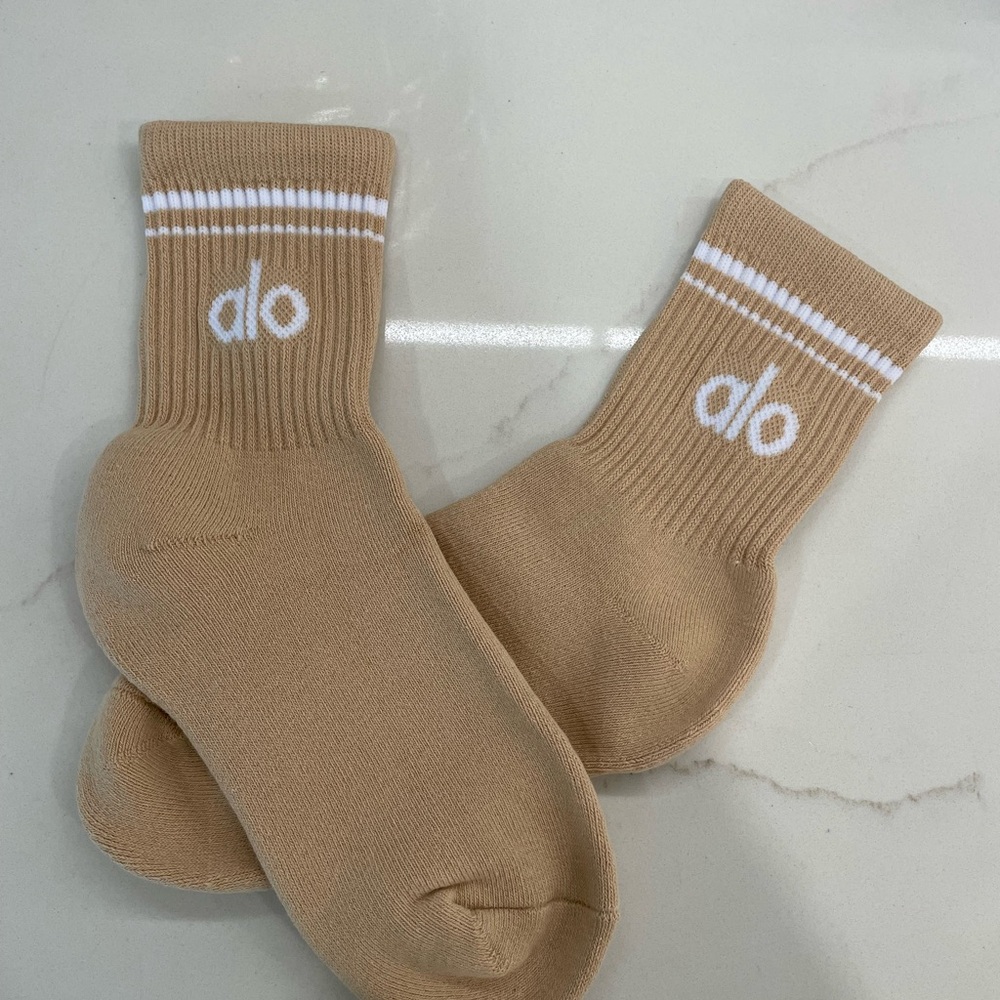 ALO Yoga Tan Athletic Socks